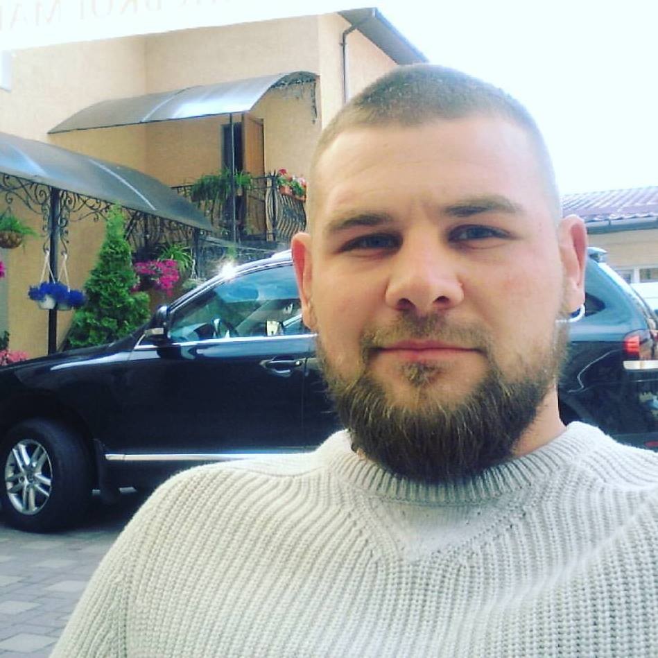 Артем Яловой