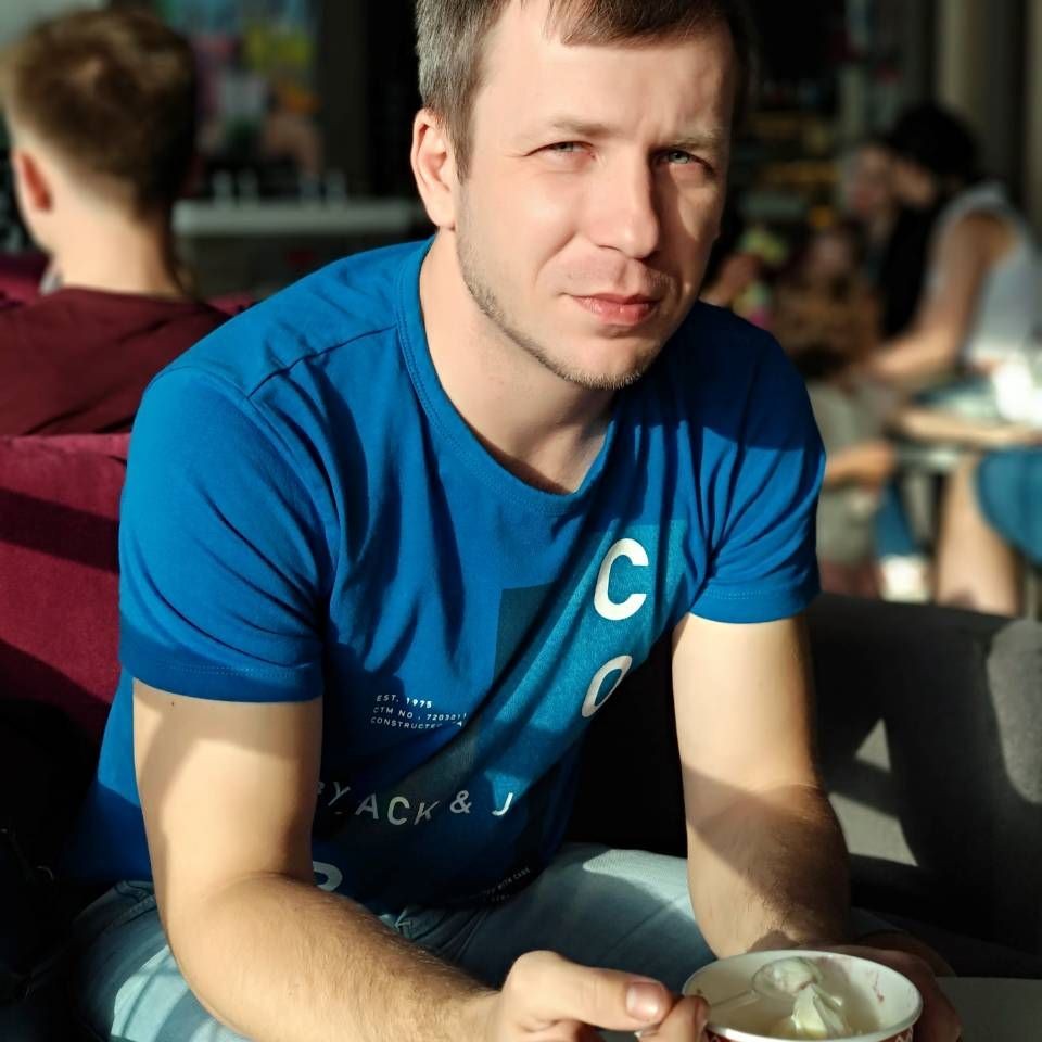 Слава Максименко