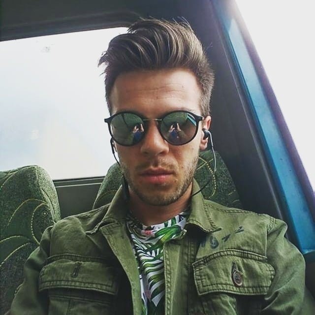 Vektor Fiyalka